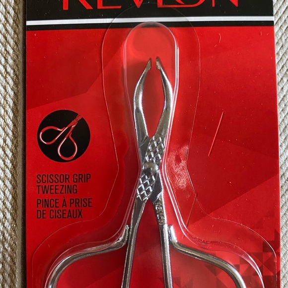 Revlon Perfectweeze Slant Tip Scissor Grip Tweezers - Picture 1 of 2